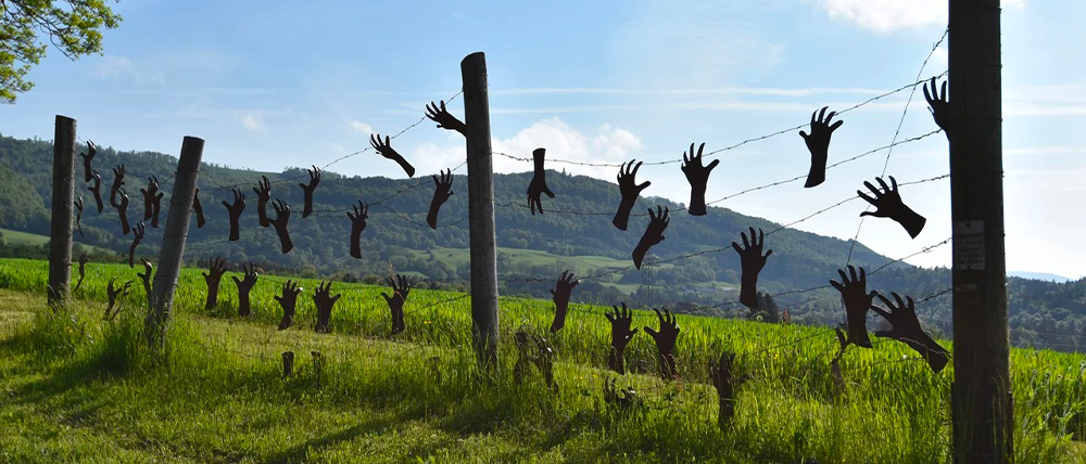 Sculpture dans un musée à ciel ouvert à Séprais