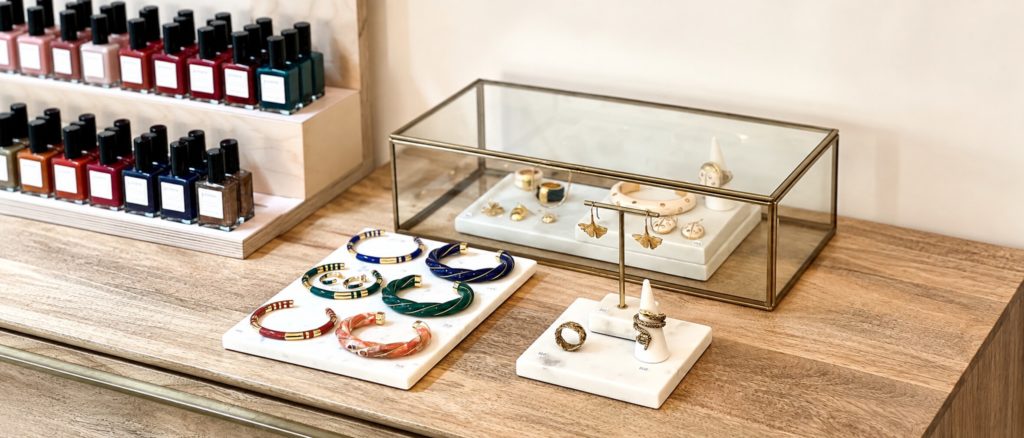 Sélection de bijoux chez MONA Geneva